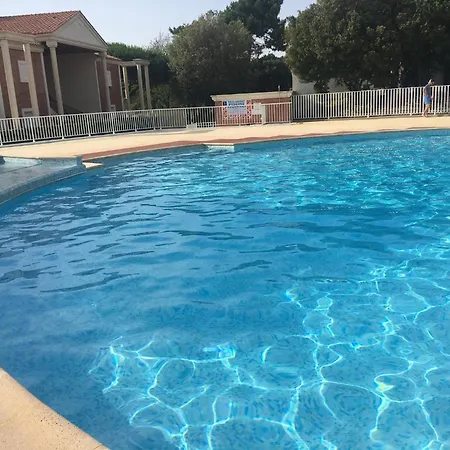 Piscine, Et Golf - Hollywood Apartman